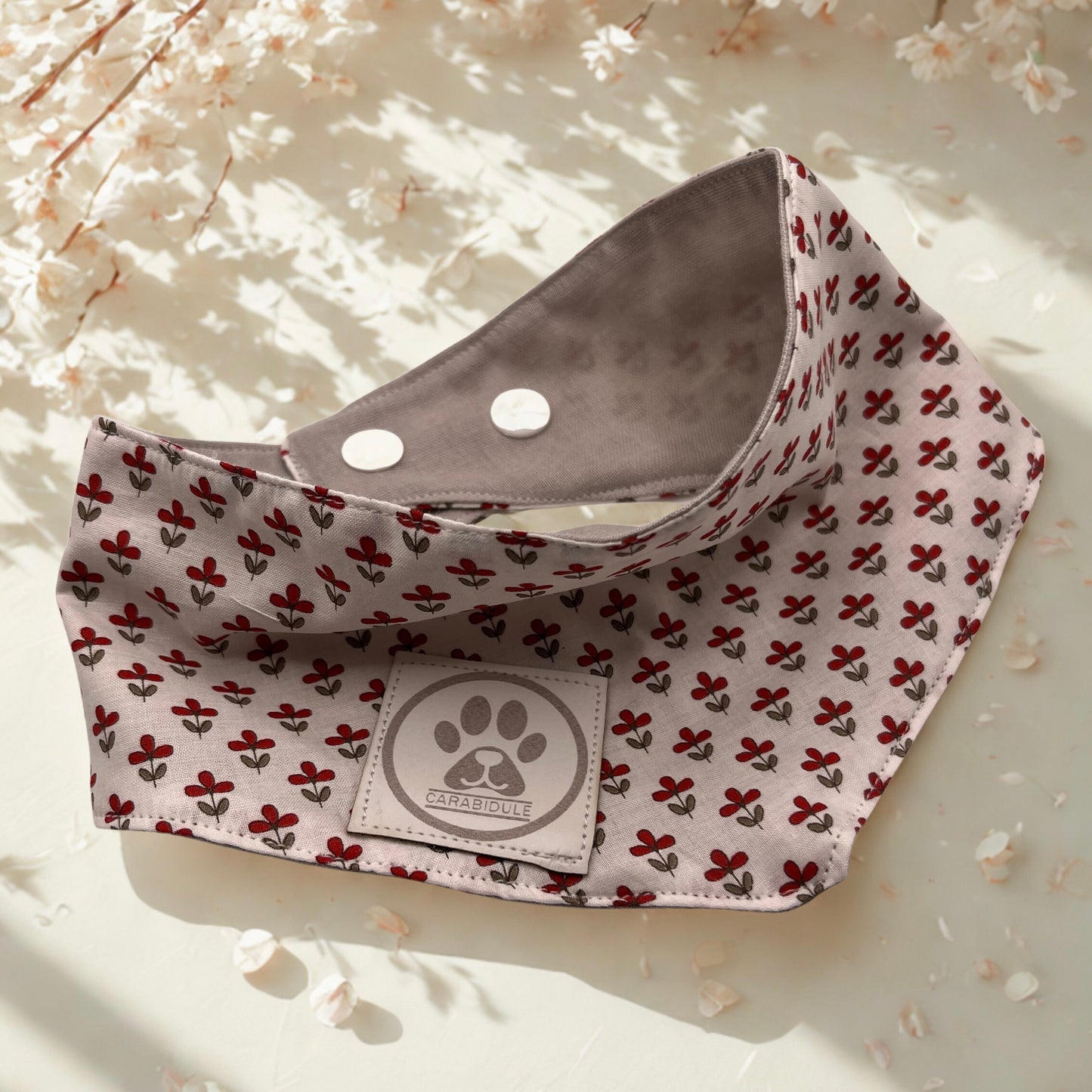 Bandana pour chien fleurs rouges japonaises – Collection Printemps Été 2026