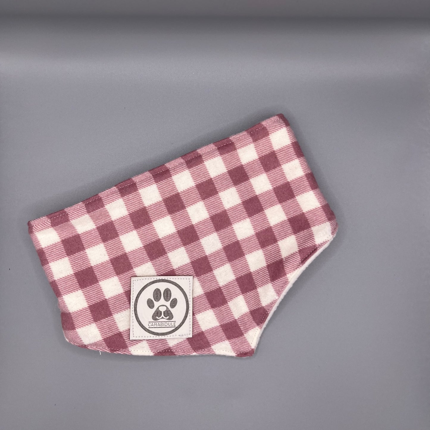 Bandana Chien Hiver Réversible – Carreaux Rose & Blanc – Polaire Douce