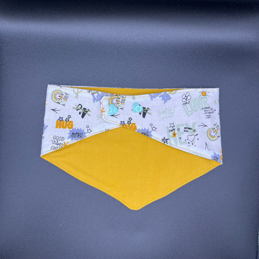 Bandana Chien Réversible – Imprimé Messages & Jaune Moutarde – Fait Main