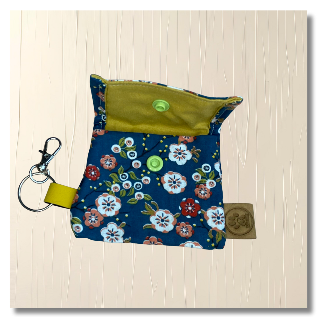 Pochette pour sacs à crottes Cerisier