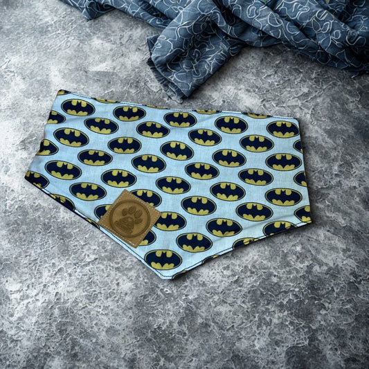 Bandana Chien Super héros -  Réversible Bleu – Accessoire Été Fait Main