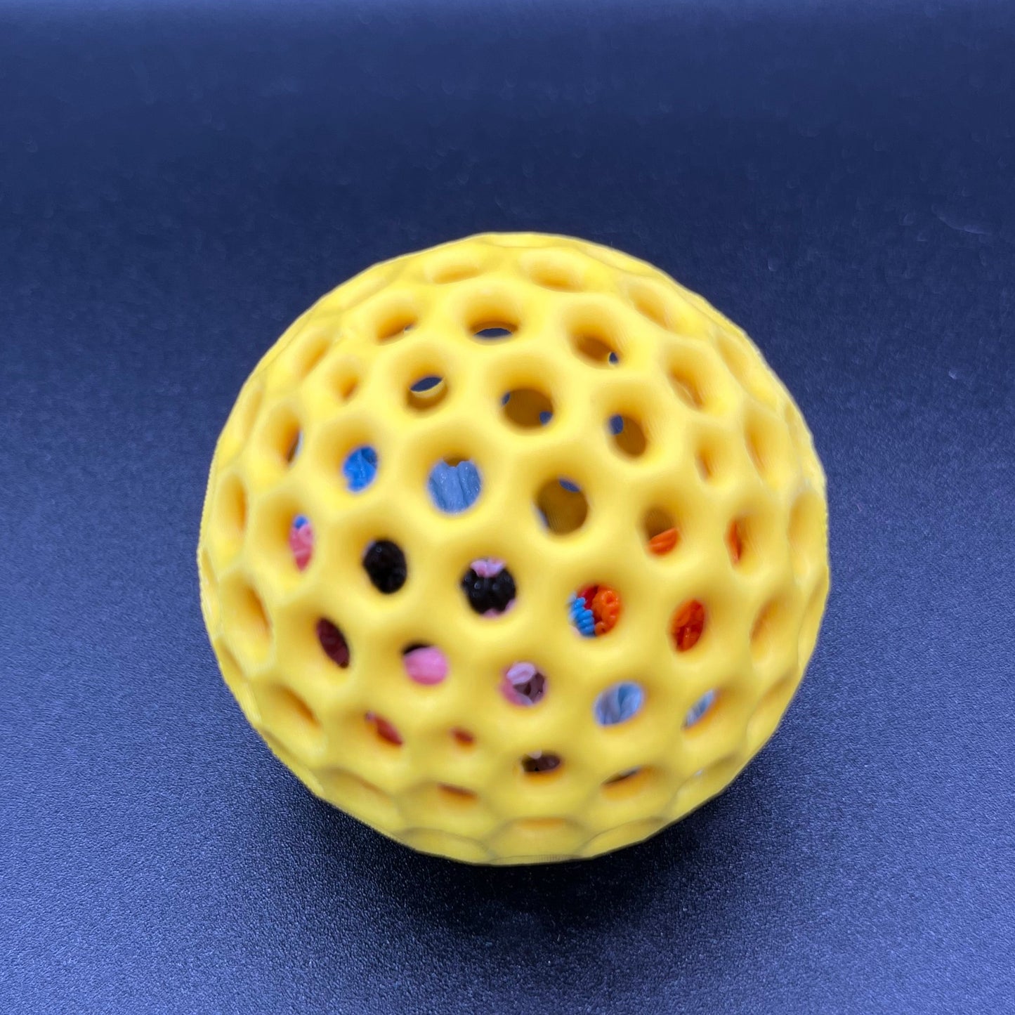 Balle pour chat imprimée en 3D – Jouet sonore zéro déchet | Couleur surprise