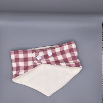 Bandana Chien Hiver Réversible – Carreaux Rose & Blanc – Polaire Douce