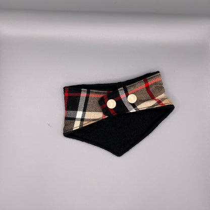 Bandana Chien Carreaux Réversible – Doublure Polaire Noire – Spécial Hiver
