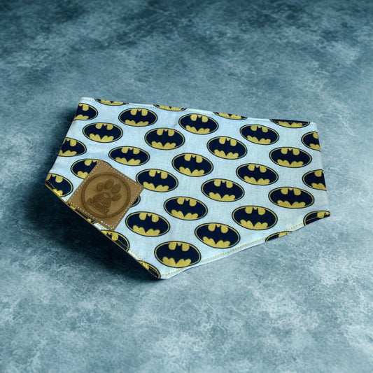 Bandana Chien Super héros -  Réversible Jaune – Accessoire Été Fait Main